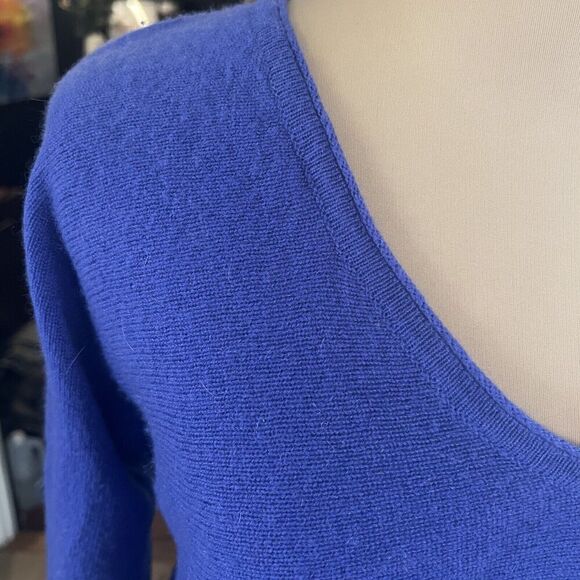 Chico's SZ 0 (S) Purple 100% Cashmere V-neck Sweater Quiet Luxury Old Money - Picture 3 of 8
